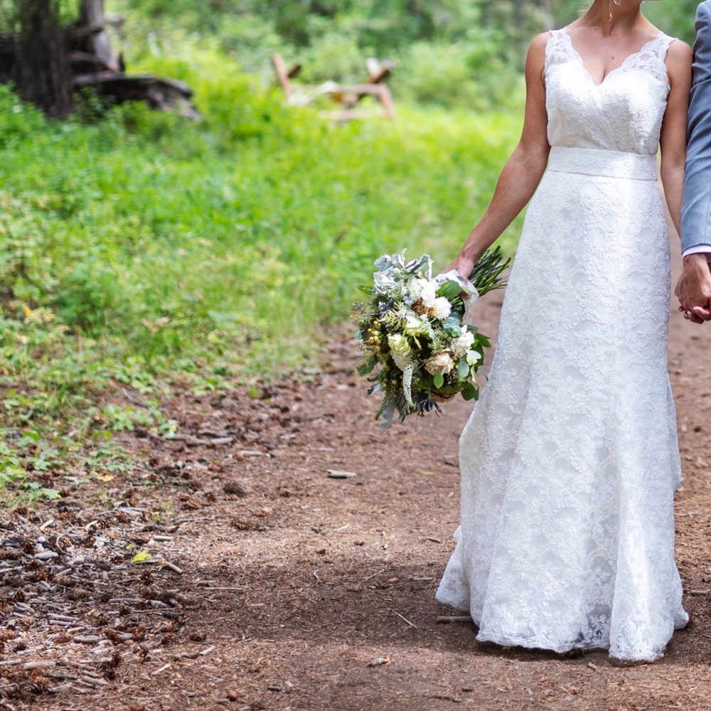 Beautiful Ivory Lace Wedding Dress